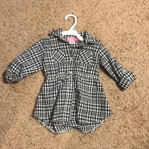 Toddler girls plaid black and white shirt size 3T ⭐️